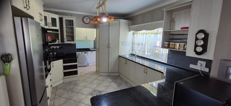 4 Bedroom Property for Sale in Summerstrand Eastern Cape